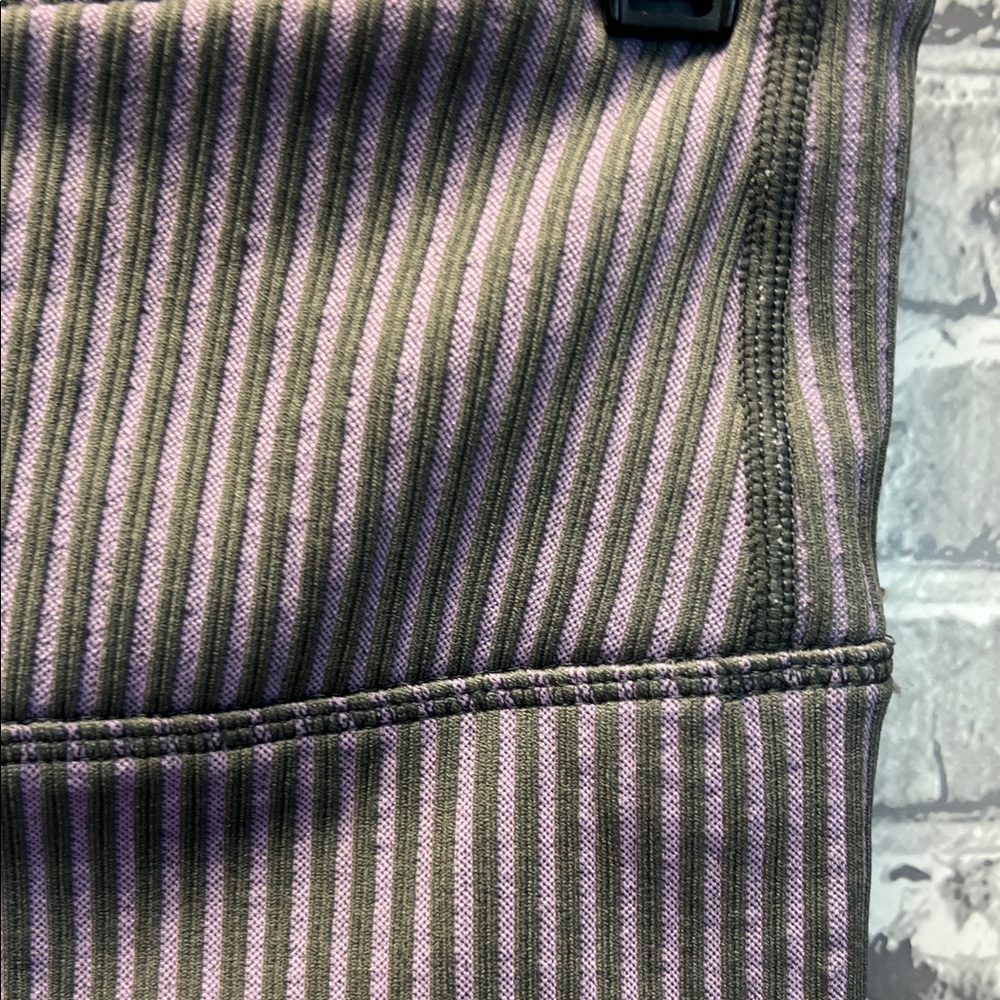Woman's Fabletics Ribbed Leggings - Picture 4 of 11